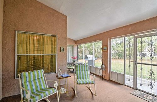 Spring Hill House | Bright Spring Hill Home 5 Mi to Weeki Wachee Park