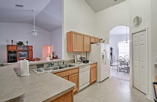 Spring Hill House | Bright Spring Hill Home 5 Mi to Weeki Wachee Park