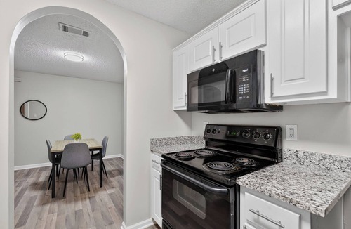 Stockbridge Apartment | Bright Stockbridge condo with full kitchen