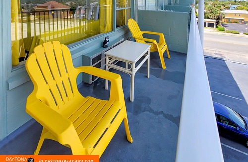 East Daytona Apartment | BRIGHT SUNNY HAPPY Beachside Condo!