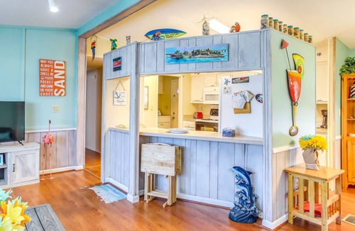 Garden City Cottage | Bright Surfside Beach Cottage w/ Resort Amenities!