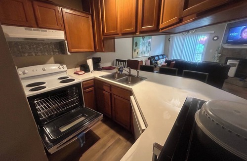 Morrow Condo | Brilliant 3-bedroom condo 5 BDS delightful Morrow