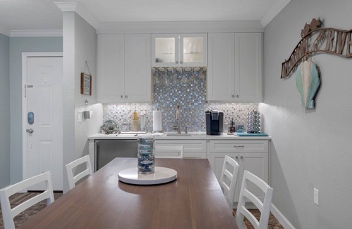 Springs at Kings Bay Condo | Bring your own boat l Waterfront with dock l Sleeps 9