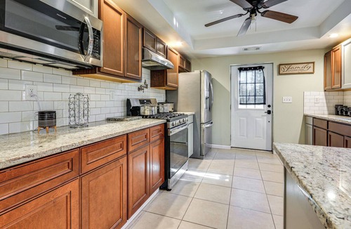 Lexington House | Bring Your Pets! Getaway 1 Mi to Uptown Lexington