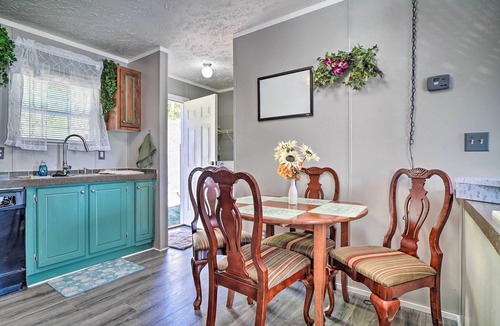 Mohawk House | Bring Your Pets! Midway Abode w/Yard & Fire Pit