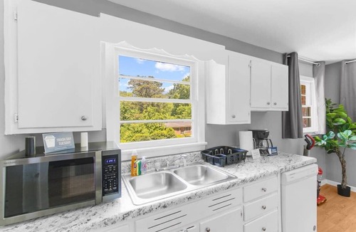 New Castle House | Broadmoor Bungalow - Unit A