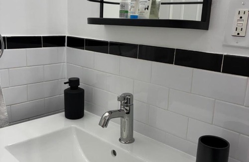 Bedford-Stuyvesant House | Brooklyn - Bed-Stuy - Spacious Private 2BR Apartment