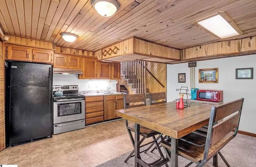 Greenville Apartment | Brookside House 5 mins to downtown Greenville