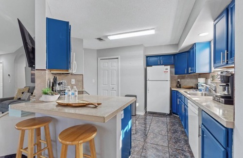 Gulf Breeze House | Brookwood Getaway: King | Pets | Firepit | Arcade