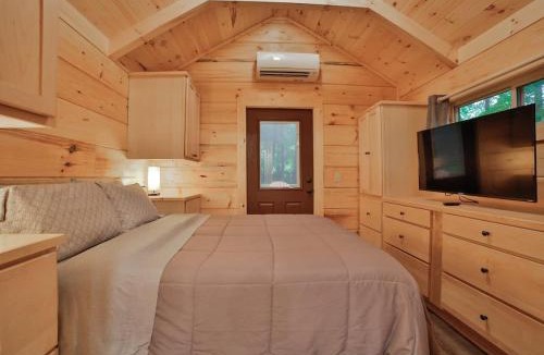 Lookout Valley Neighborhood Association House | Bryce Cabin Lookout Mtn Tiny Home W Swim Spa