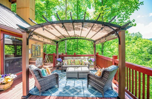 Almond Cabin | Bryson City Cabin | Hot Tub, Mtn Views | Sleeps 8