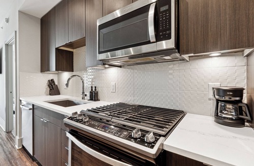 Garden Hills Apartment | Buckhead Apartment Free Parking, Balcony, Gym, and Pool Included