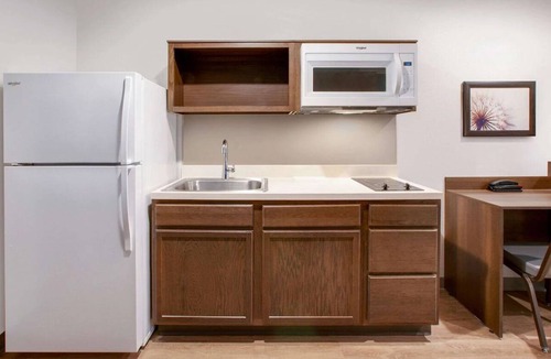 Greenbelt Hotel | Budget-Friendly Space Close to DC Monuments + Walk to Beltway Plaza Mall
