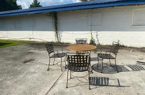 Alma Hotel | Budget inn