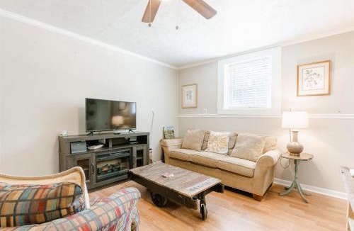 Parker House | Budget Stay in West GVL!
