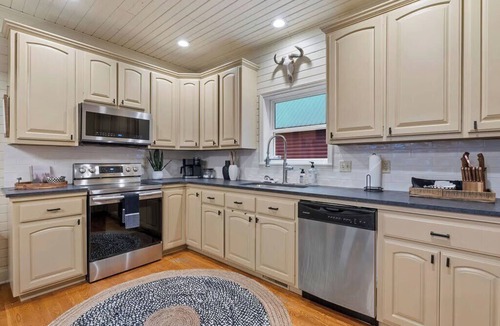 Jasper Cabin | Buffalo River Area FarmHouse Hot Tub Sleeps 14