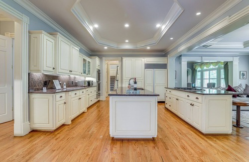 Buford House | Buford Mansion w/Pool ~ 14 Mi to Lake Lanier