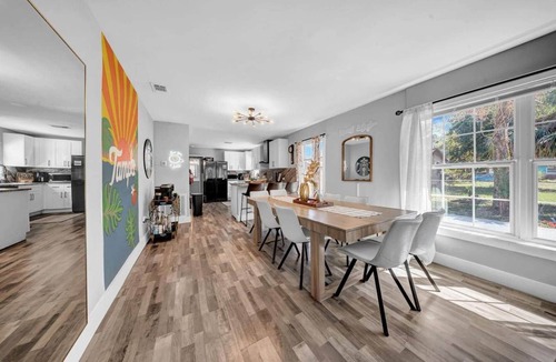 North Tampa House | Bungalow by USF/Busch Gardens w Hot Tub & Fire Pit