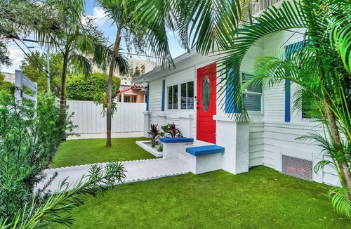 East Little Havana House | Bungalow House | 6BR pool | Little Havana