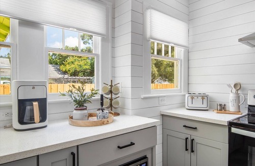 Bradenton House | Bungalow+Studio Duo, Near Beach, Ideal for Long Stays, Parking, WiFi, Yard