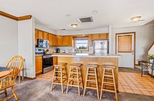La Follette Condo | Bunkers & Boats: Ridge/Lake/Golf Views; Slip; 10