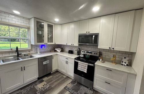 Houston House | Burchtree Retreat featuring 3 Bedroom Home in Houston MO