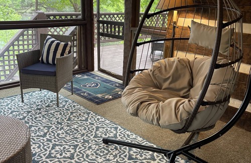 Jasper Cabin | Burnt Mountain Waterfront Log Cabin, with 6person Spa