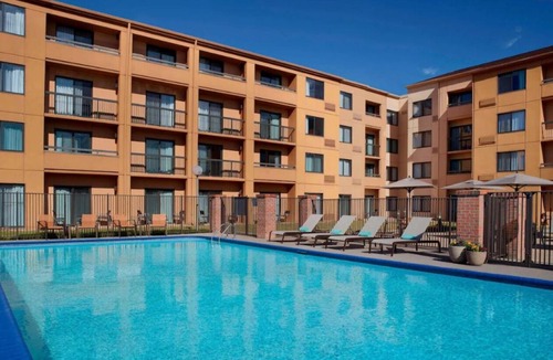 Hapeville Hotel | Business-Friendly Hotel in Atlanta – Modern Rooms with Comfort & Convenience