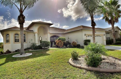 Biggar Villa | Buttercream Villa