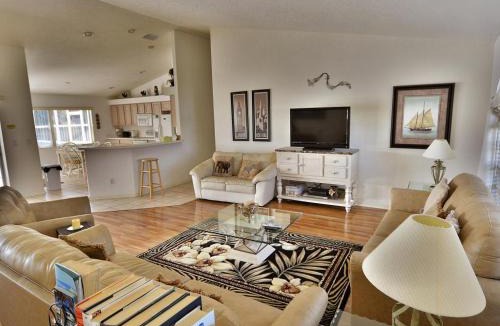 Biggar Villa | Buttercream Villa