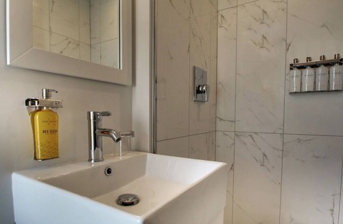 Foggy Bottom Hotel | Buzz Bunk, Hotel Hive, Cozy Room, Vibrant Nightlife, Close to Capitol Hill