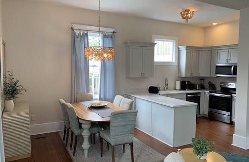 Savannah Victorian District Apartment | By Forsyth Park, W/King Bed +New Bath & Kitchen!
