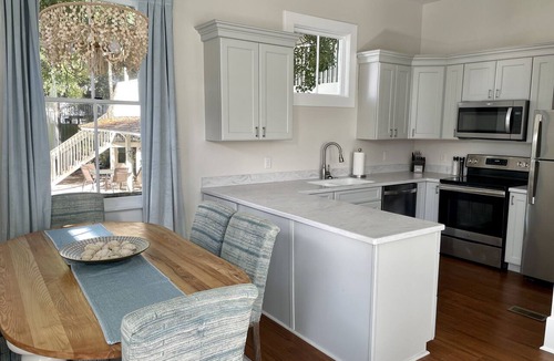 Savannah Victorian District Apartment | By Forsyth Park, W/King Bed +New Bath & Kitchen!