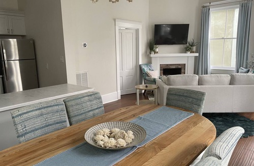 Savannah Victorian District Apartment | By Forsyth Park, W/King Bed +New Bath & Kitchen!