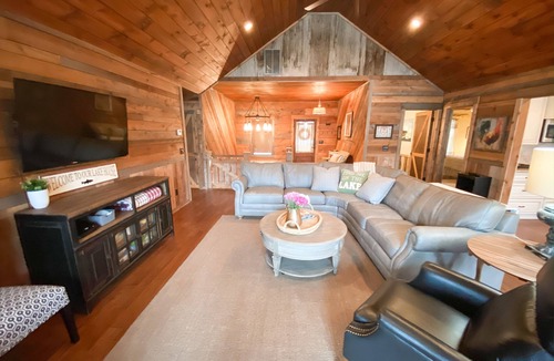 Hartwell House | By the Lake Lodge. 4 Bedroom/4 Bath.Enjoy fun on the lake.