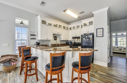El Centro Beach Condo | C Dreams by Book That Condo