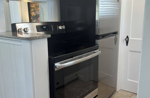 Downtown Historic District Apartment | C4, Perfect location in downtown, near beaches, work from home, free parking!