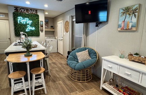 Ruskin House | Cabana Banana Cottage