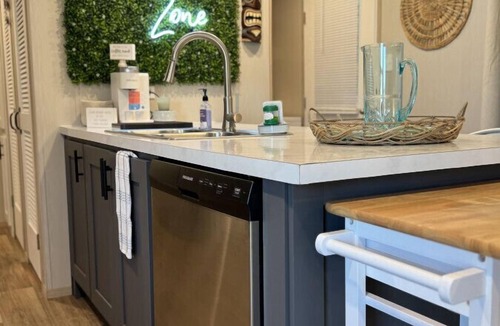 Ruskin House | Cabana Banana Cottage