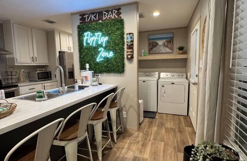 Ruskin House | Cabana Banana Cottage