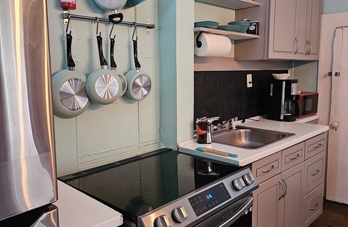 Cabbagetown Apartment | Cabbagetown, Free Wi-fi, Parking, 6 beds, Beltline
