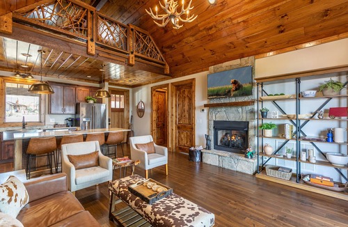 Banner Elk House | CaBearnet at Eagles Nest - Sunrise & Sunset view! Pets, firepit, hot tub, amenities