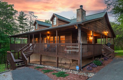 Gatlinburg - Pigeon Forge Cabin | Cabin ∙ 1 bedroom ∙ 4 guests