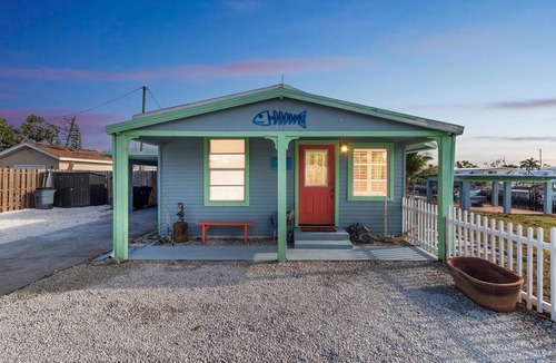 Flamingo Bay Cottage | Cabin ∙ 3 bedrooms ∙ 6 guests