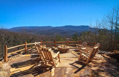 Pittman Center Cabin | Cabin ∙ 4 bedrooms ∙ 10 guests