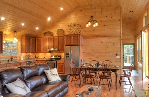 Almond Cabin | Cabin ∙ 7 bedrooms ∙ 16 guests