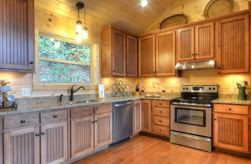 Almond Cabin | Cabin ∙ 7 bedrooms ∙ 16 guests