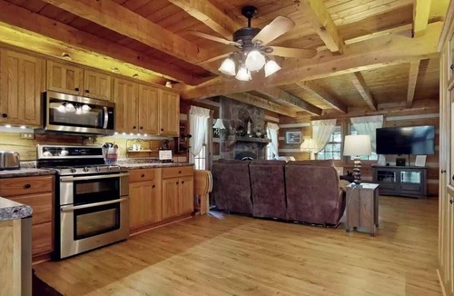 Clinton Cabin | Cabin by the Creek Sleeps 8 on 3 Beautiful acres - Close to town and activities