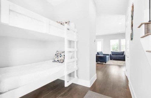 Miramar Beach House | Cabin by the Sea - 3BDR - Pool & Walk 2 Beach