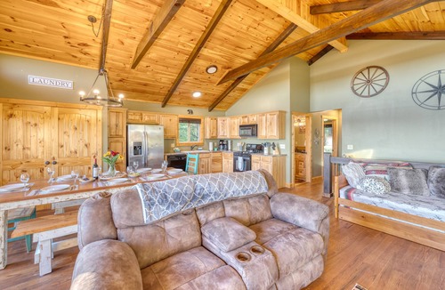 Ellijay Cabin | Cabin in 150Acres| Views | Theater |Hot Tub| Game Rm| Fire Pit